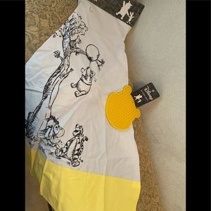Disney Winnie the Pooh Apron & Silicon Trivet NEW